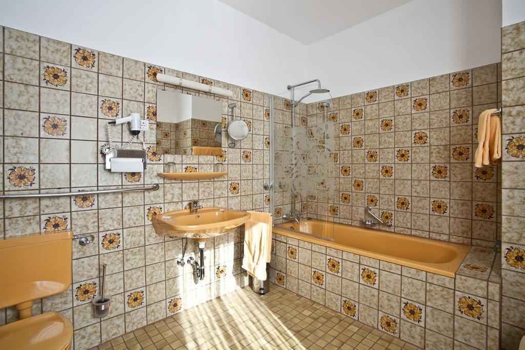 Hotel Zur Kastanie Mülheim an der Ruhr Zimmer foto