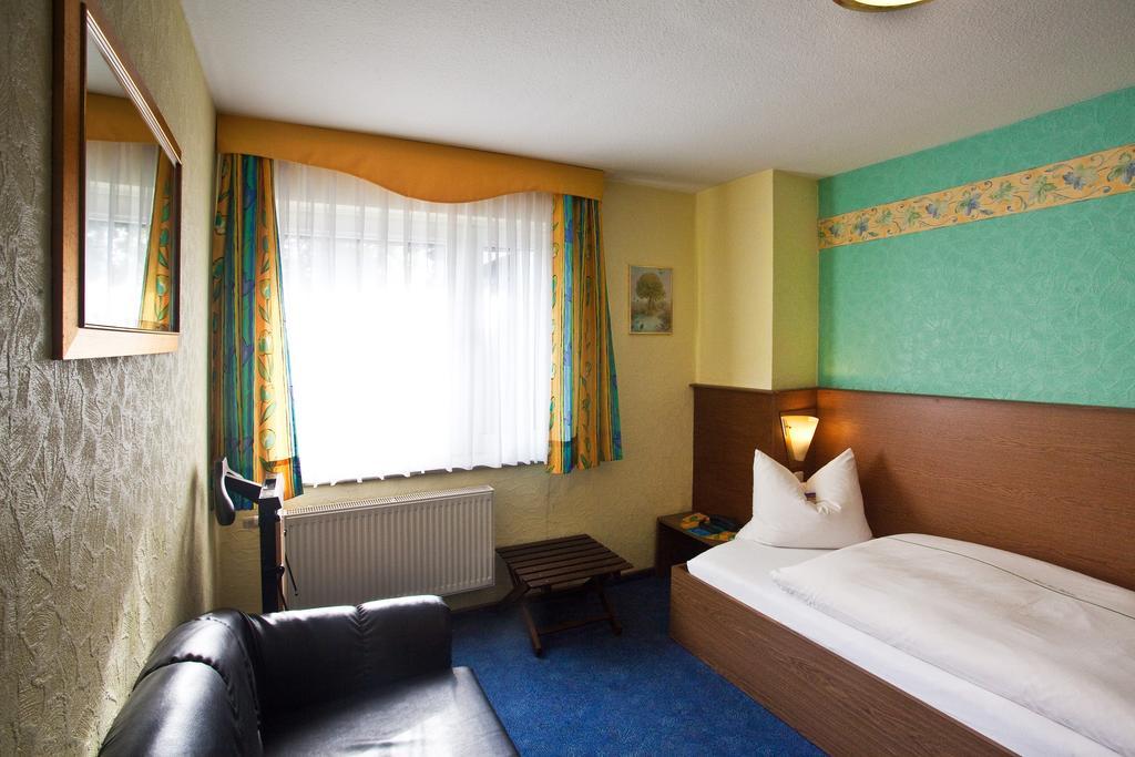Hotel Zur Kastanie Mülheim an der Ruhr Zimmer foto