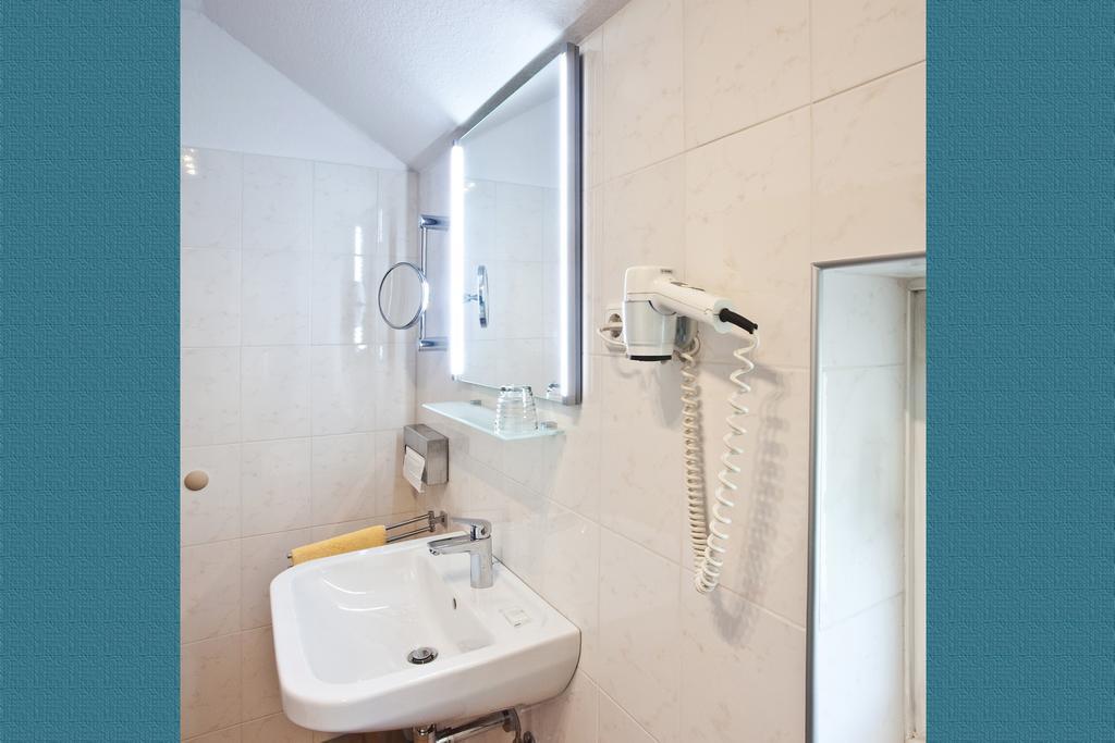 Hotel Zur Kastanie Mülheim an der Ruhr Zimmer foto