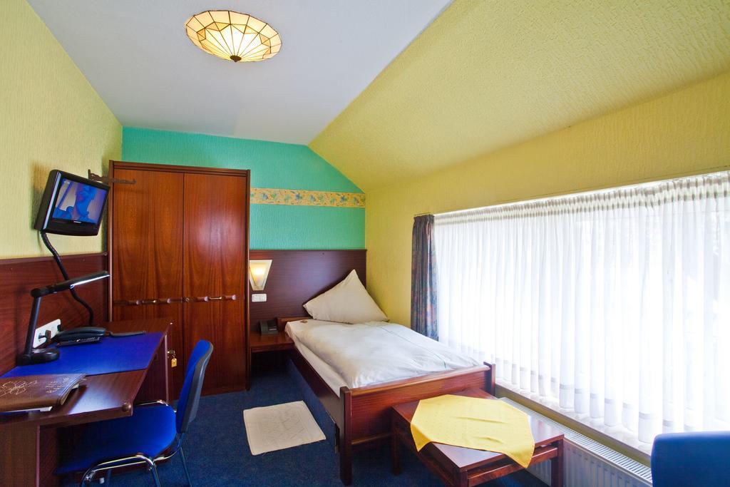 Hotel Zur Kastanie Mülheim an der Ruhr Zimmer foto