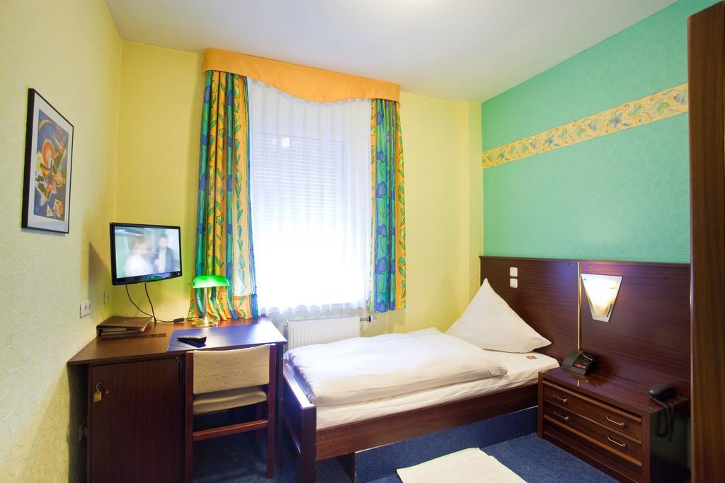 Hotel Zur Kastanie Mülheim an der Ruhr Zimmer foto